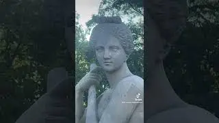 Античные статуи в королеаском парке. ￼Загородный дворец на месте  королевских бан. #варшава #польша