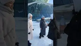 Поставь бутылку на основание с первого раза,а вы бы смогли ? 😏