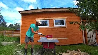Жена выкидывает клубнику а я готовлю доски для террасы и опалубки.