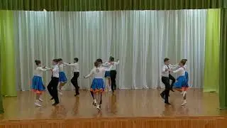 Выступление танцевального коллектива 