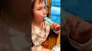 AMAZING CUTE GIRLS EATING YUMMY POPSICLE SWEET AND COLD 