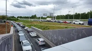 File bij Designer Outlet Roermond - 15 mei 2021