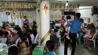 sorpresas a los niños en la iglesia Amados por Dios
