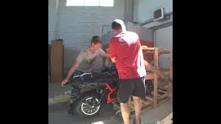 Достаём Самокат из Коробки 
