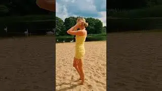 Как надо правильно девушкам раздеваться на пляже