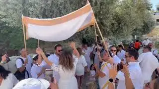 תהלוכת חתנים בכותל המערבי עם מתופפי המדבר💚👇🏽
