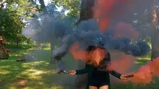 [068] Smoke Bomb Photo Shoot with Smoke Effects and the Canon EOS R5