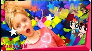 Настя в батутном парке.  Играем и веселимся в детском игровом центре