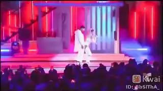 Anuel y Karol G bailando Secreto