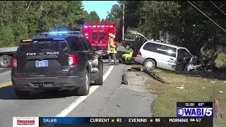 Two injured after car crash in Alton