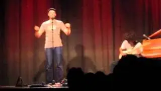 Marc-Uwe Kling - Wer hat uns verraten? (ZAKK Düsseldorf 22.9.2010 mit Zuschauer an der Gitarre!)