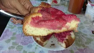 Шарлотка с клубникой / Жизнь в селе.