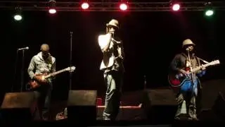 MAO SIDIBE- woma woma en acoustic live  à St Louis