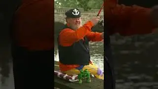 Mr Tumble goes for a fishy picnic with Grandad Tumble #ytshorts #mrtumble #somethingspecial