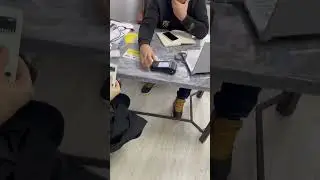 Как работает стикер Тинькофф