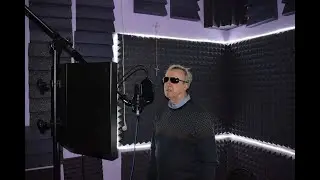 Иногда пою любимые песни, записал в студии.