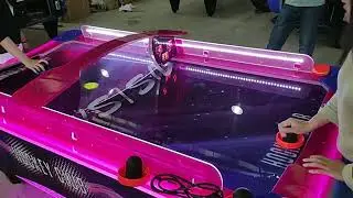 🎥 Curved Air Hockey Challenge – Can You Handle the Twist? 🌪️