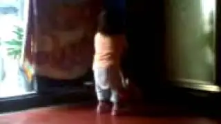 niña perrea con su gatoO