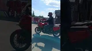 Забрал свой мотик и в первый раз на нем покатался по площадке #honda #nt1100
