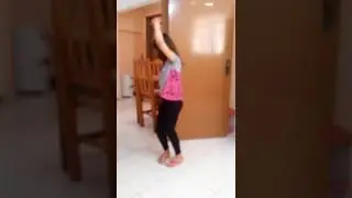 Duda dançando sucesso de Anitta
