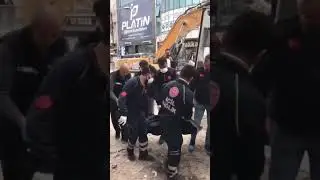 6 Şubat depremlerinden yaklaşık iki ay sonra Malatya'da enkazın altından erkek cesedi çıkarıldı.