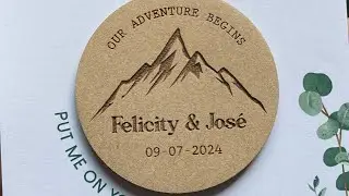 GRABANDO UNOS RECUERDOS EN MDF Y MONTADOS SOBRE IMÁN PARA BODA