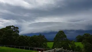 Supercell rolling in - rain and thunder - progressive video