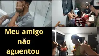 resenha na casa do meu amigo ele passou muito mal