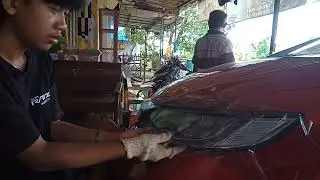 Proses pemasangan film kaca lampu mobil honda jazz