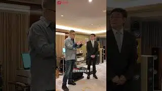 Mr. Li Xiaopei and Mr. Zhang Dongsong  discuss 