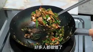 Do you know whether to fry the pepper or the meat first?