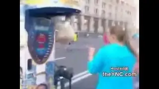Девушки спортсменки крутят вертушки на улице! Реально умеют!