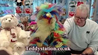 TEDDY STATION BEAR SHOWCASE