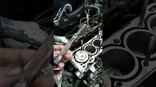 Как выкрутить обломанную шпильку из блока .