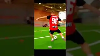 Чужой забивает красивый гол 
