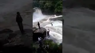 hati hati buat teman² yang suka ke air terjun