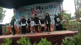 tarian lagu tokecang. open house dengan tema kebhinekaan..