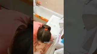 Адаптация к воде в раковине. Как поднять новорожденного на руки