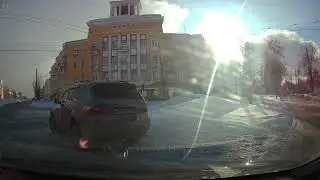 Не смогли развернуться из-за остановки автоледи на перекрёстке