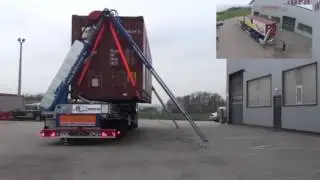 Контейнеровоз сам загружает контейнер