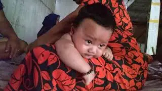 Pulang Desa minta pijat sama mbah Uti, AwalNya nangis kenceng lama-lama keenakan..😘😁