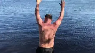 Волга. Открытие купального сезона. Аквалангисты.