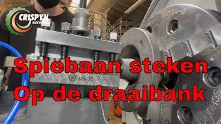 Brootsen op de draaibank.