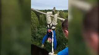 Парашютист боится прыгать с веревкой! Прыжок с бензопилой!