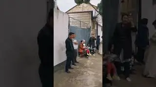 Карши, Узбекистан. Верующих не запускают в Молитвенный дом. МСЦ ЕХБ.