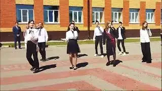 ПОСЛЕДНИЙ ЗВОНОК.  Выступление анс. "ЛАДА"