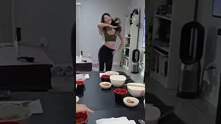 ExtraEmily dances to Twice in front of us.. 
