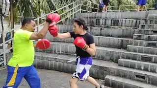  Cewe kota Tangerang latihan boxing di taman nobar Karawaci 