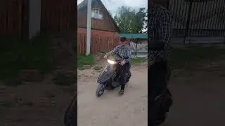 Батя обкатывает очередной мотобиль!