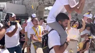 שמח בבר מצווה בכותל עם מתופפי המדבר👈🏽 מעגל מתופפים בירושלים 🤍 👇🏽